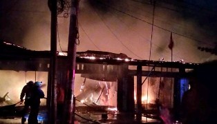 Belasan Bangunan di Jalan Cipta Karya Tampan Diamuk Si Jago Merah